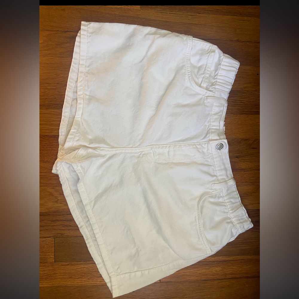 Size US12 Topshop White Denim Shorts with Elastic Waistband. Never Worn.